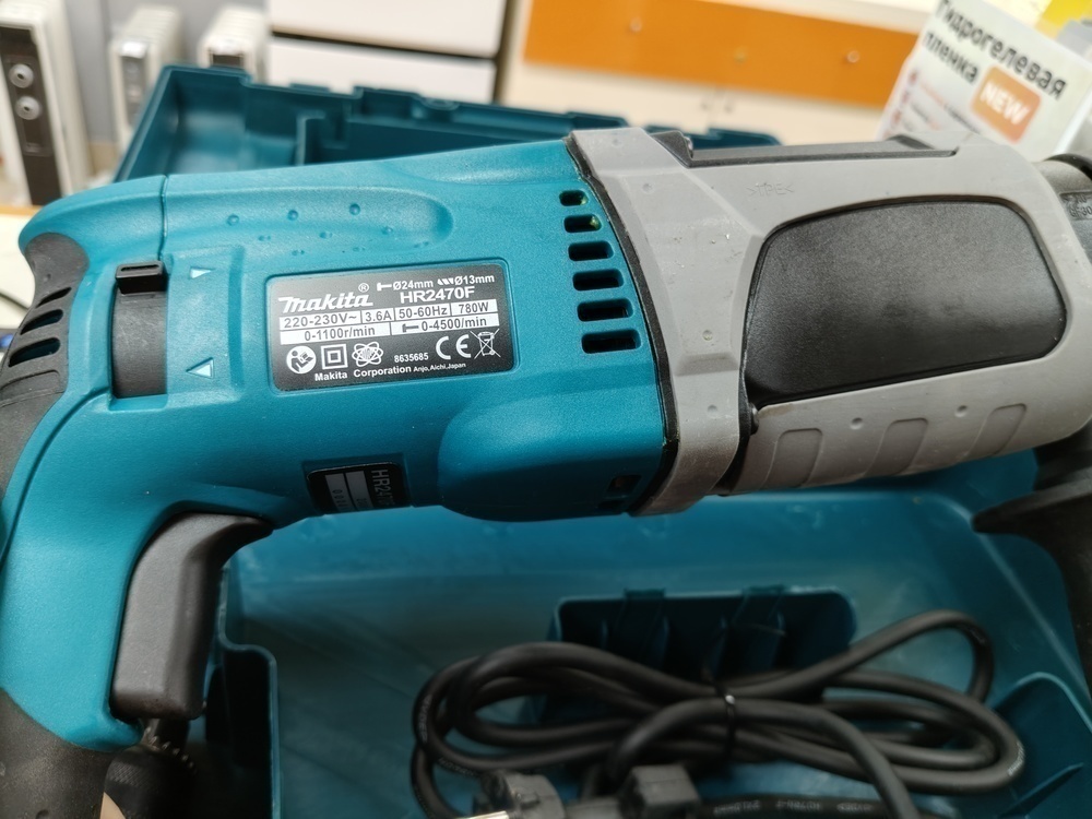 Перфоратор Makita HR 2470
