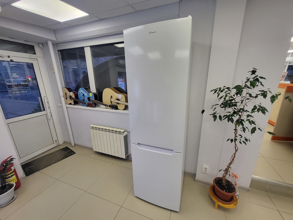 Холодильник Candy CCRN6200w