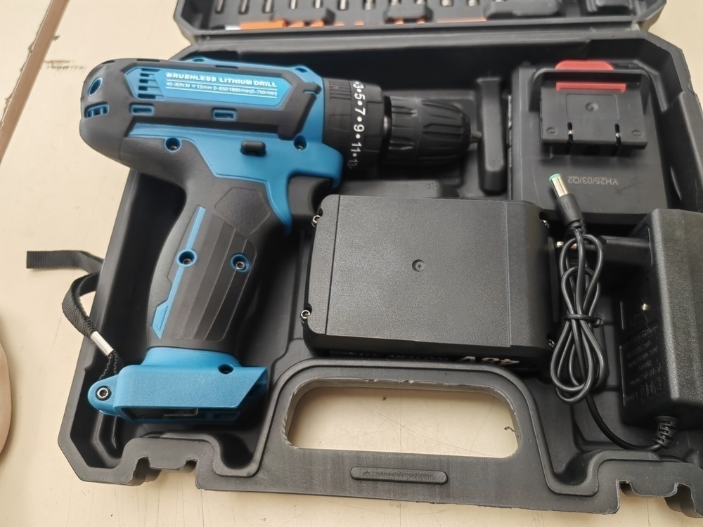 Шуруповерт Makita NO Name;