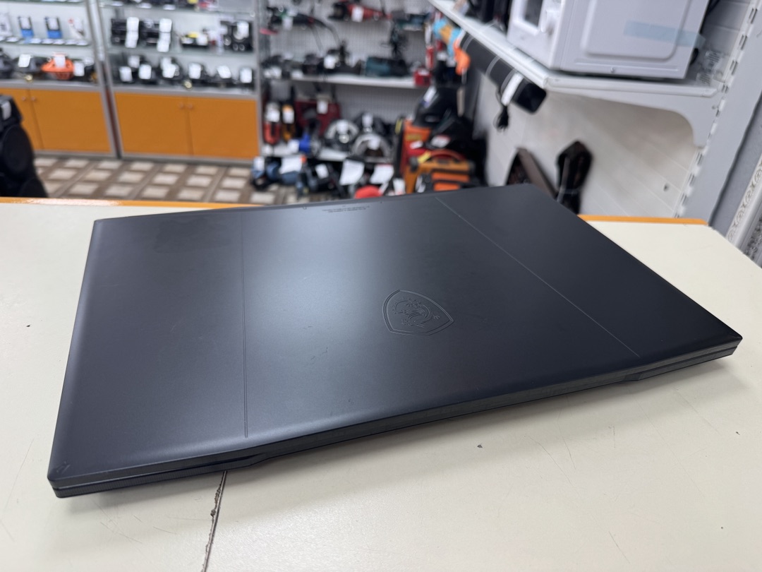 Ноутбук MSI MSI katana 17 b12ucr; Core I5-12450H, GeForce RTX 3050, 16 Гб, 480 Гб, Нет