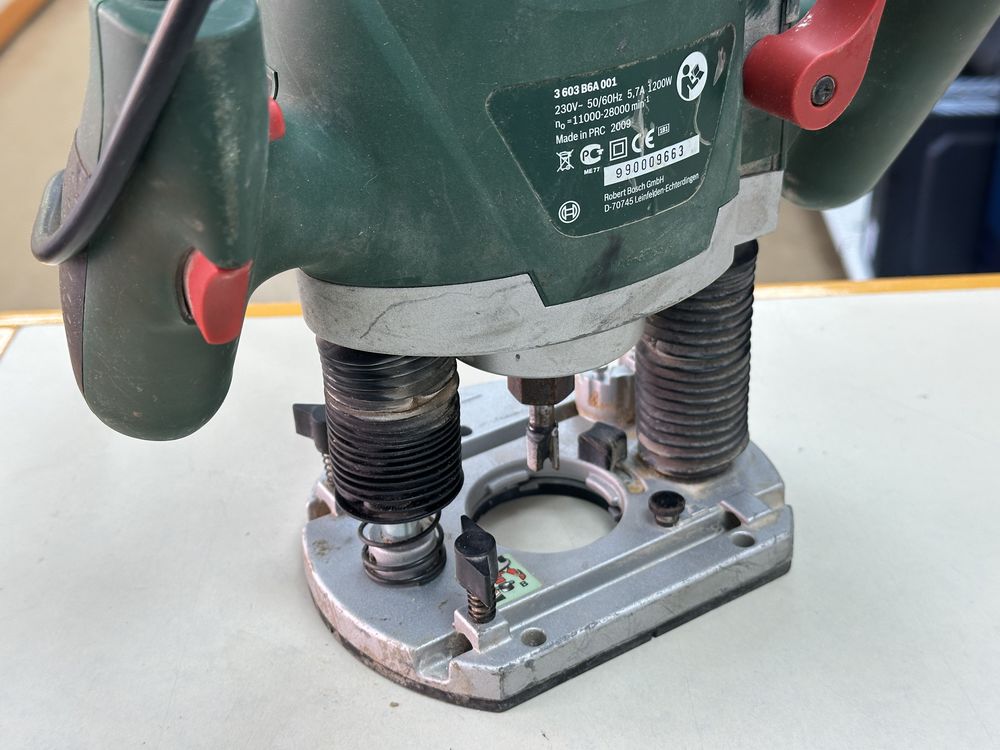 Фрезер Bosch POF 1200AE