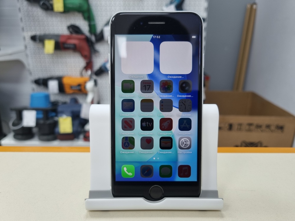 Смартфон Apple iPhone SE 2020 64Gb