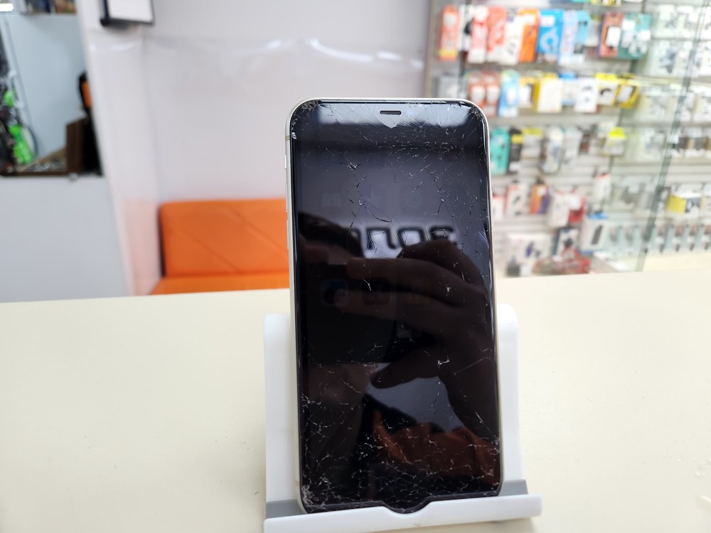 Смартфон Apple iPhone 11 64Gb