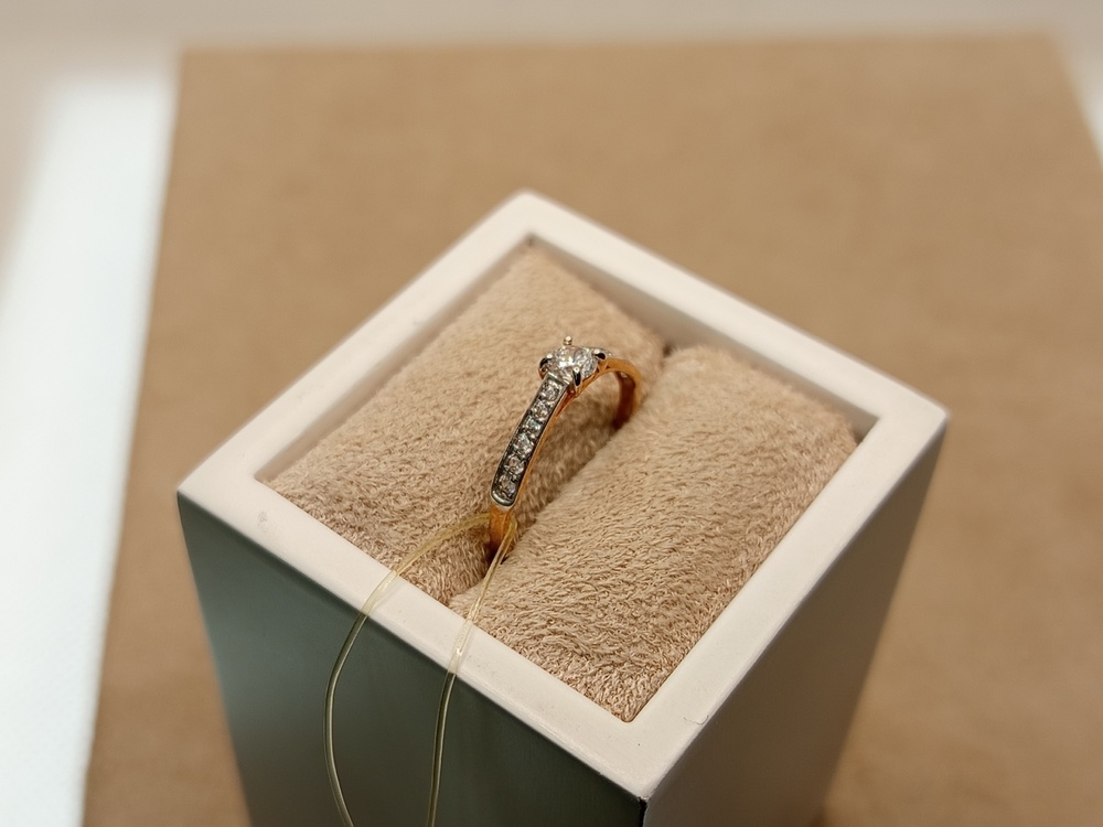 КОЛЬЦО С КАМНЯМИ (Au 585)