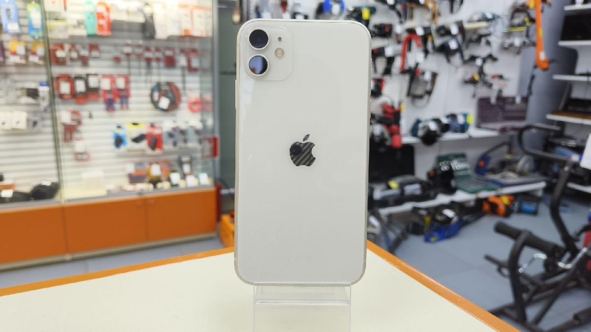 Смартфон Apple iPhone 11 64Gb