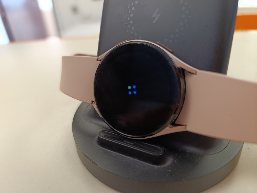 Смарт-часы Samsung Galaxy Watch 4