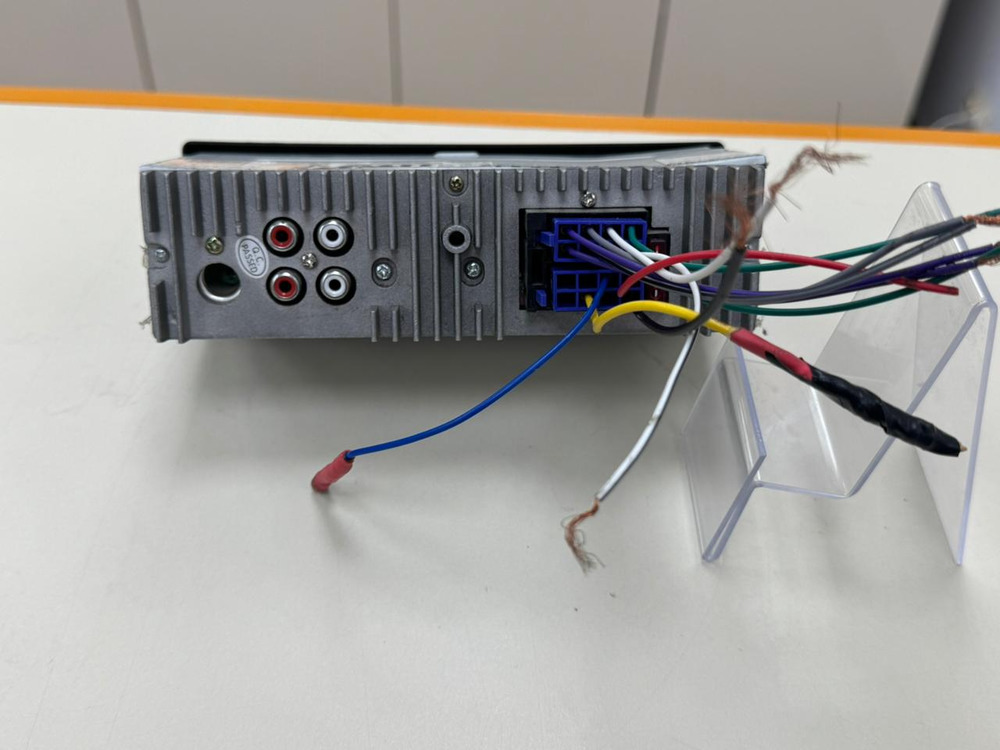 Автомагнитола Aura AMH-220BT