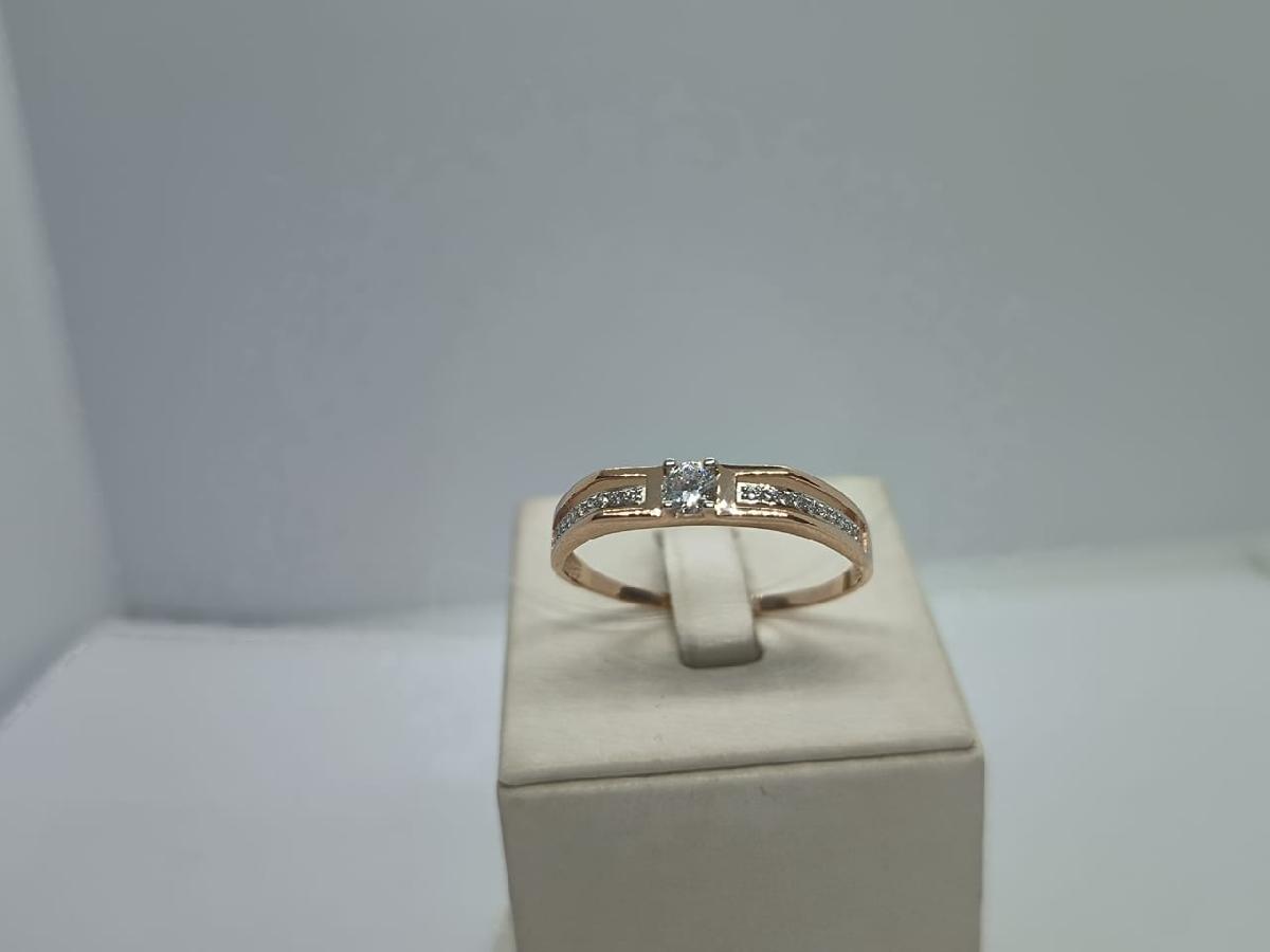 КОЛЬЦО С КАМНЯМИ (Au 585)