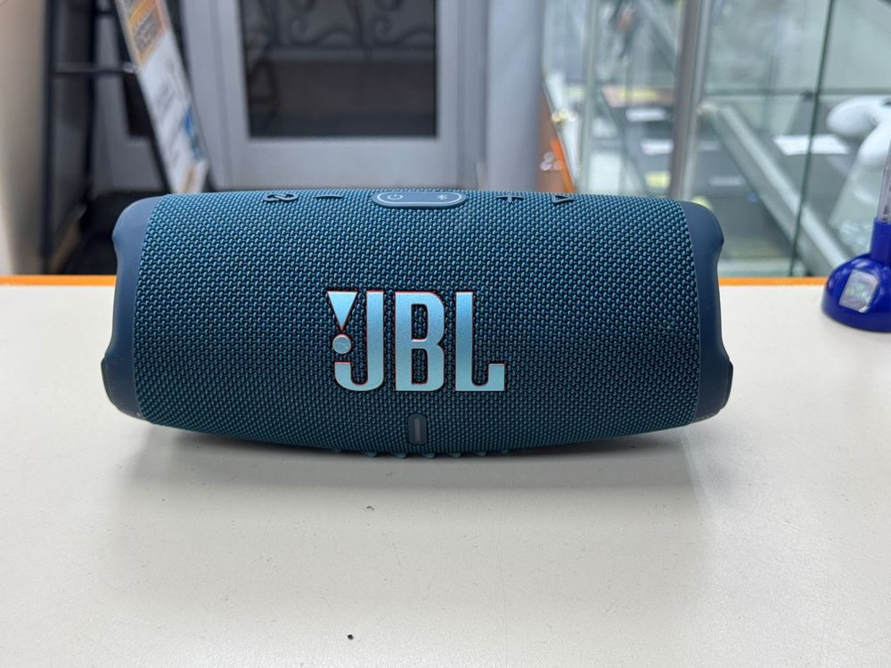 Умная колонка JBL Flip 5;