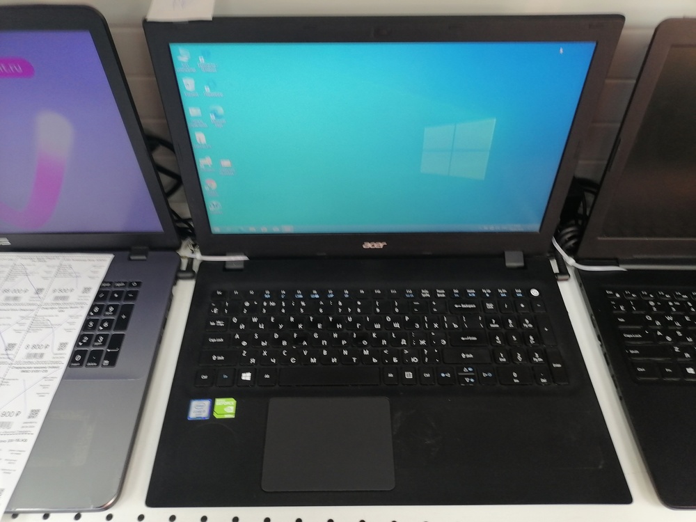 Ноутбук Acer; Core i3-6100U, GeForce 940MX, 8 Гб, 240 Гб, Нет