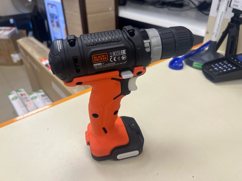 Шуруповерт Black & Decker BDCDD12USB-XJ