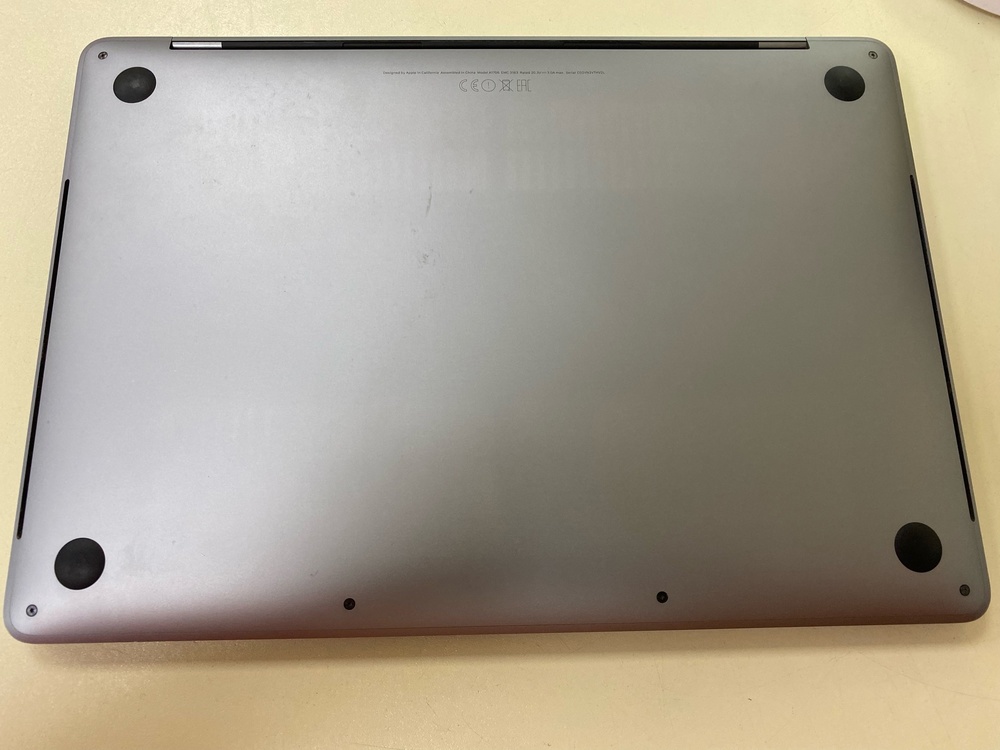 Ноутбук Apple MacBook Pro (13 дюймов, четыре порта Thunderbolt 3) A1706