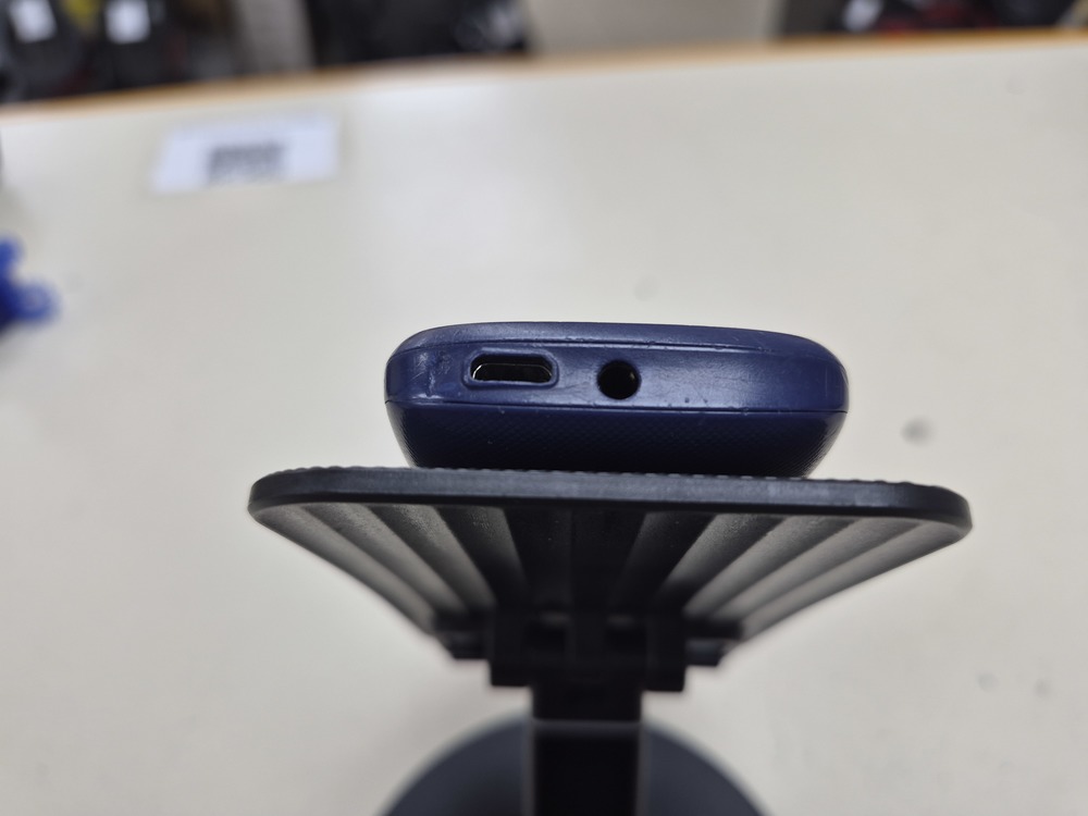 Смартфон Philips Xenium X718