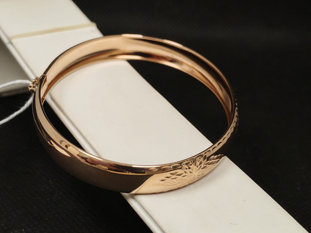 БРАСЛЕТ ЖЕСТКИЙ С АЛМАЗНОЙ ГРАНЬЮ (Au 585)