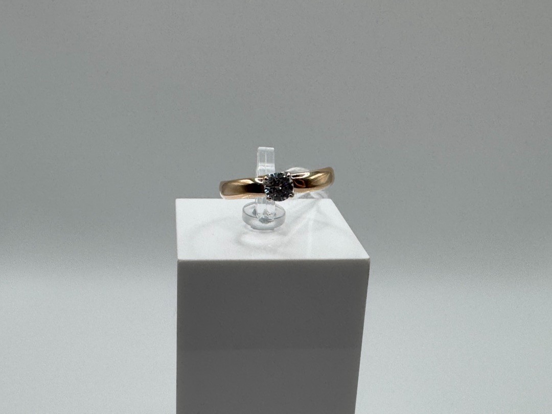 КОЛКМ585 КОЛЬЦО С КАМНЕМ (Au 585)