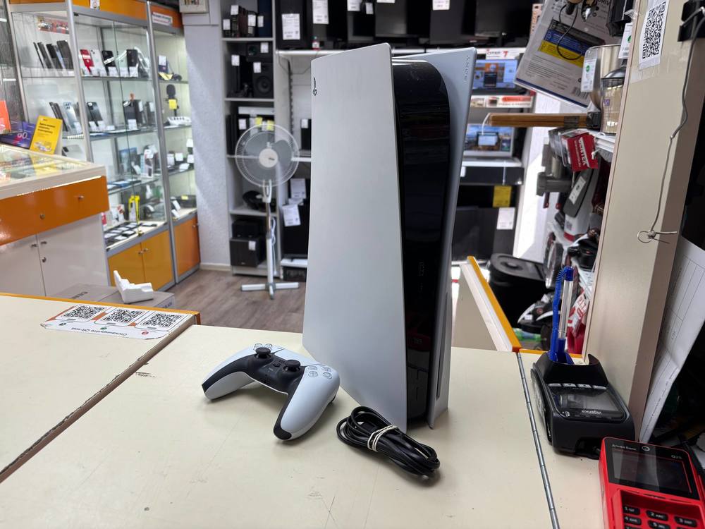 Игровая приставка PlayStation 5 825Gb (С дисководом)