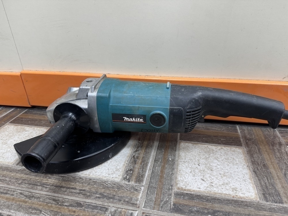 Угловая шлифмашина Makita 9069/230