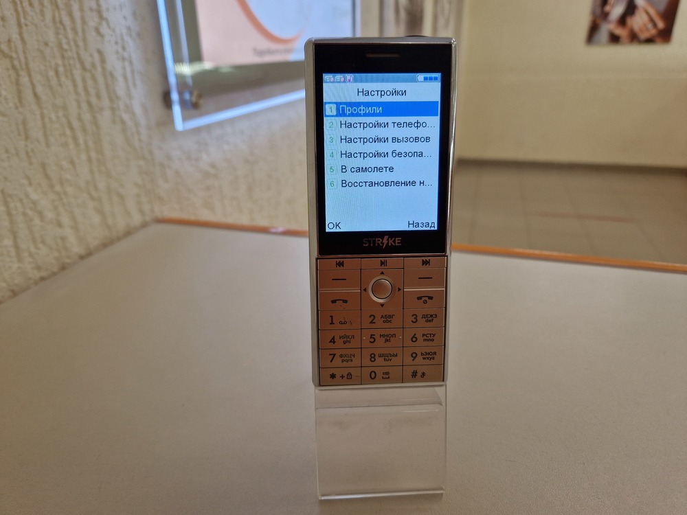 Смартфон Strike M30