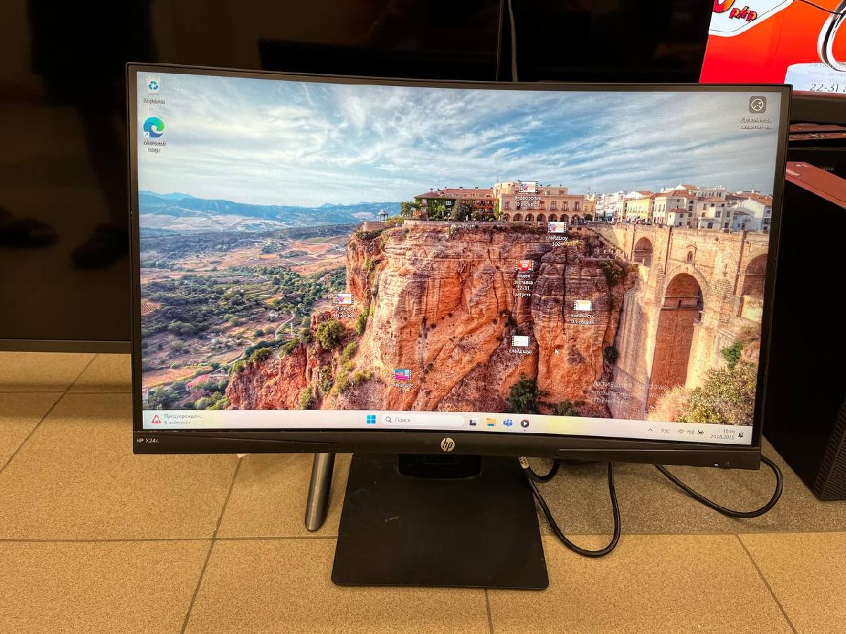 Монитор HP X24C;