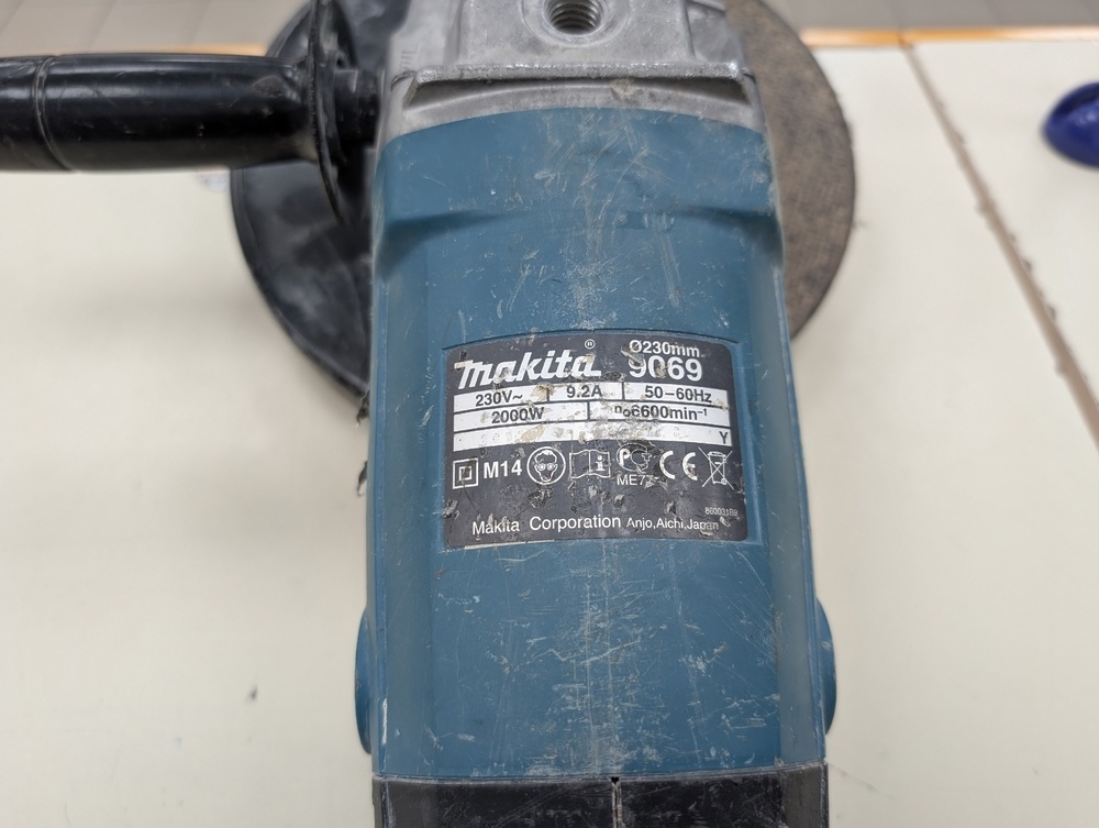 Угловая шлифмашина Makita 9069F