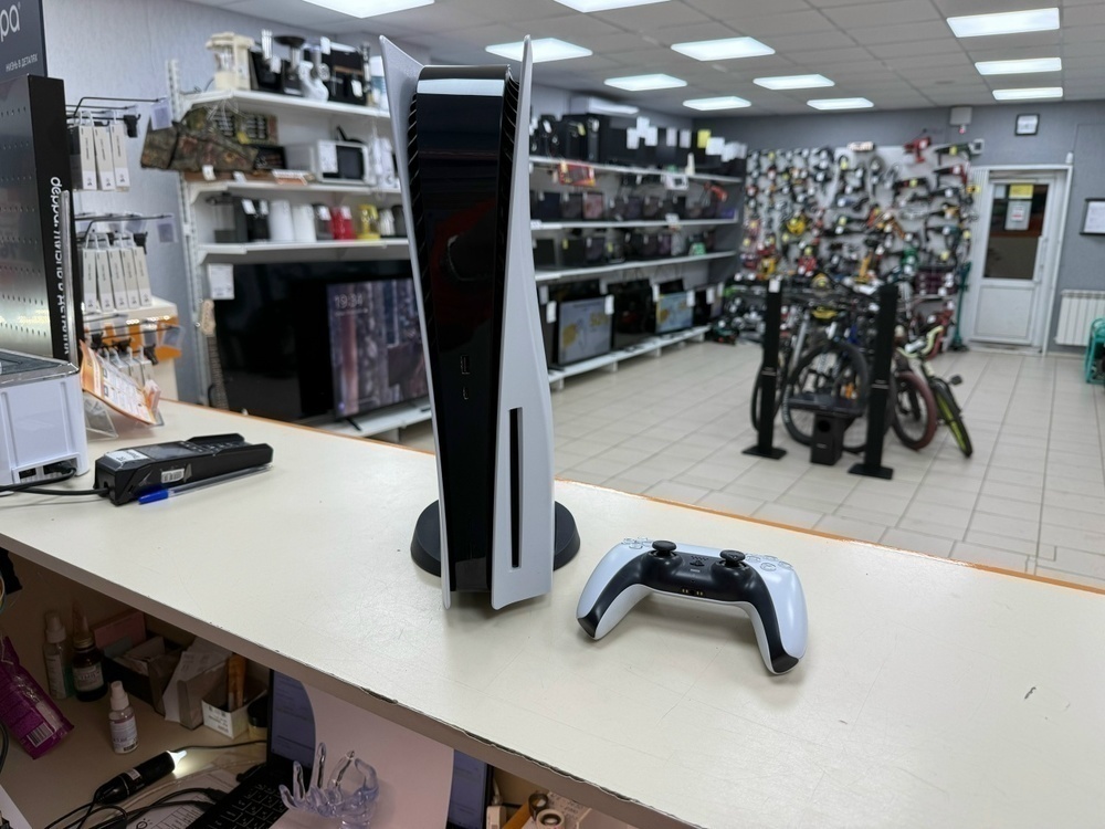 Игровая приставка PlayStation 5 825Gb (С дисководом)