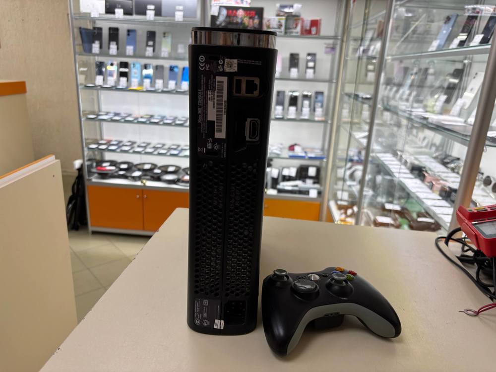 Игровая приставка Xbox 360;