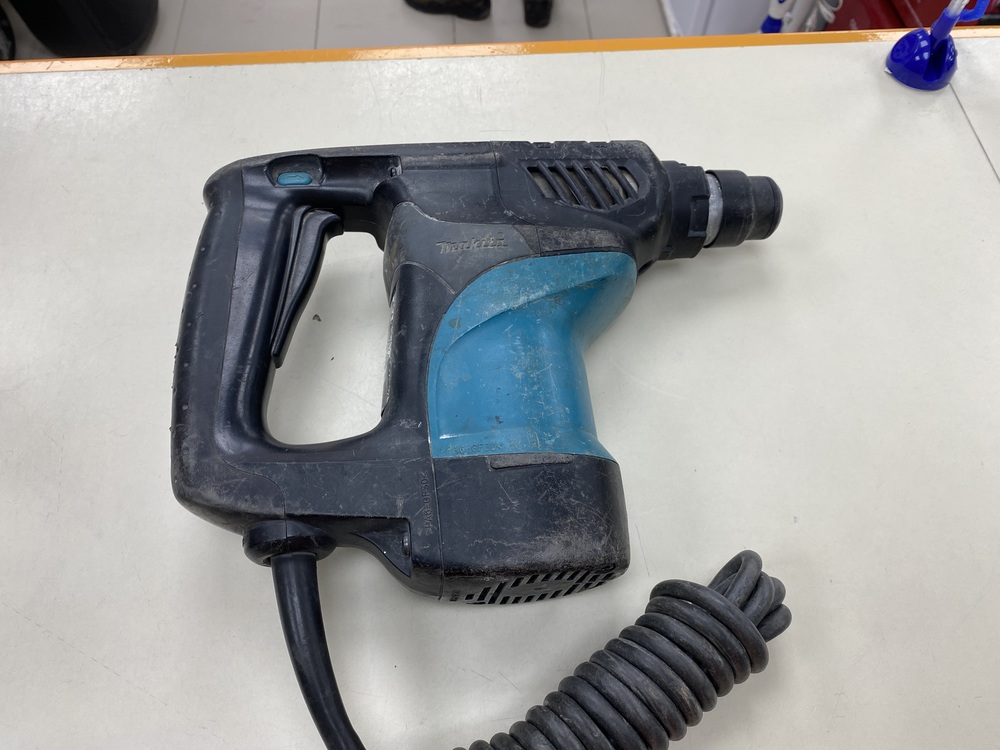 Перфоратор Makita HR 2810