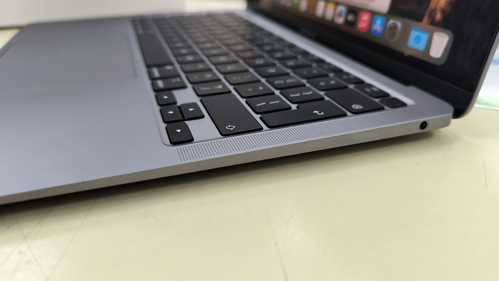 Ноутбук Apple Macbook Retina 13 M1 (A2337)