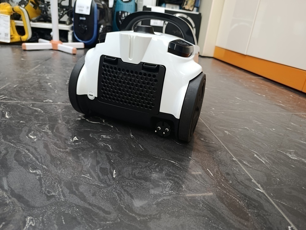 Пылесос BBK BV-1504