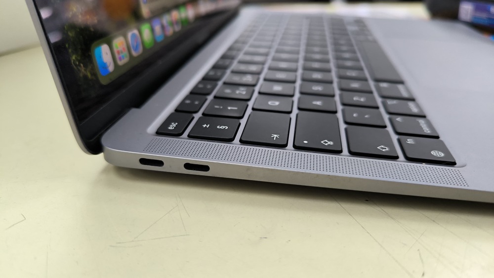 Ноутбук Apple Macbook Retina 13 M1 (A2337)