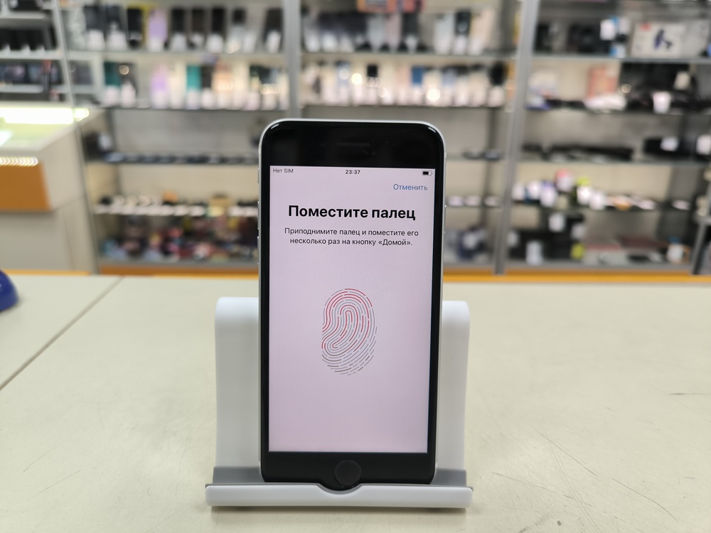 Смартфон Apple iPhone SE 2020 64Gb