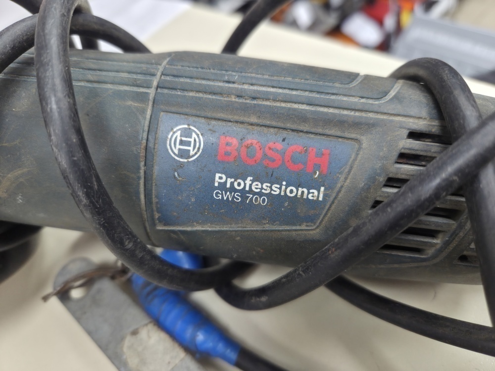 Угловая шлифмашина Bosch GWS 700