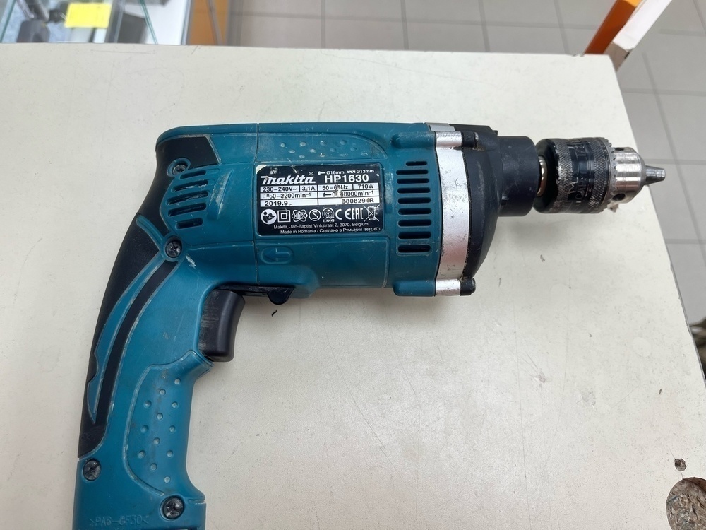 Дрель-ударная Makita HP1630.