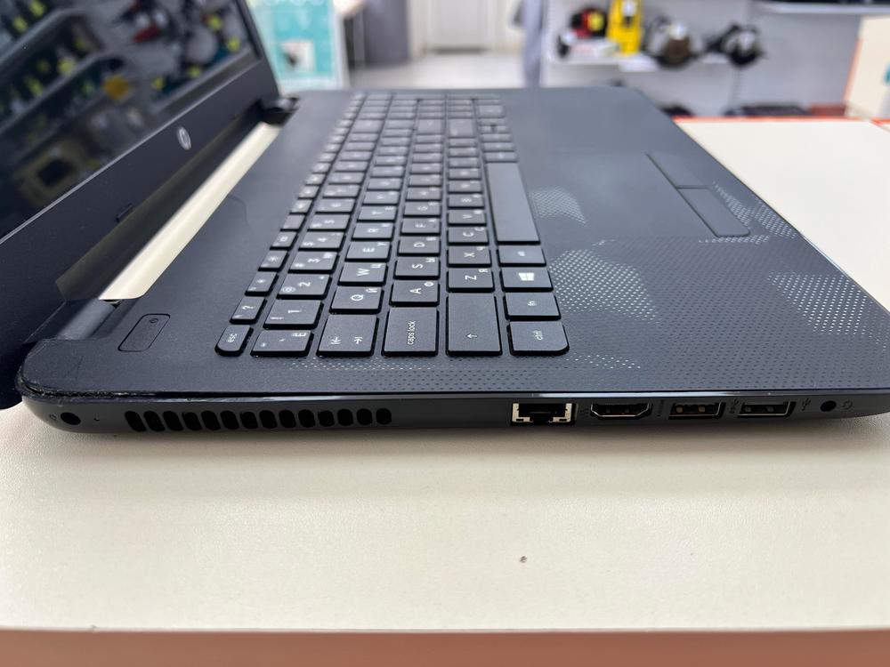 Ноутбук HP; Core i3-6006U, Intel HD Graphics 520, 8 Гб, 240 Гб, Нет