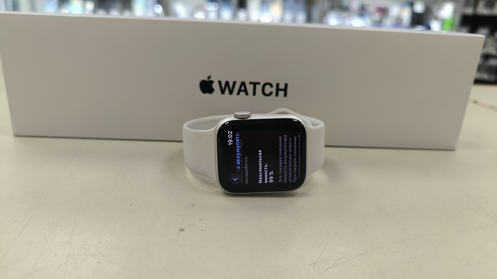 Смарт-часы Apple Watch SE 2022 44mm