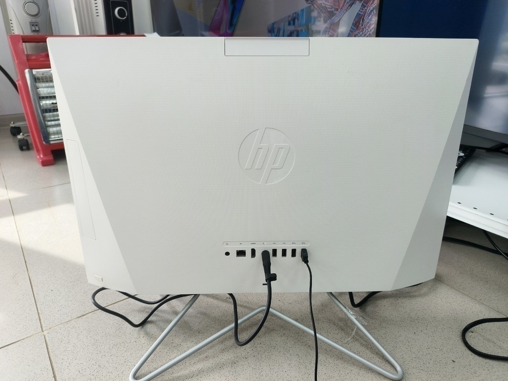 Моноблок HP; Silver 3050U, AMD Radeon (TM) Graphics, 4 Gb, Нет, 1 Tb