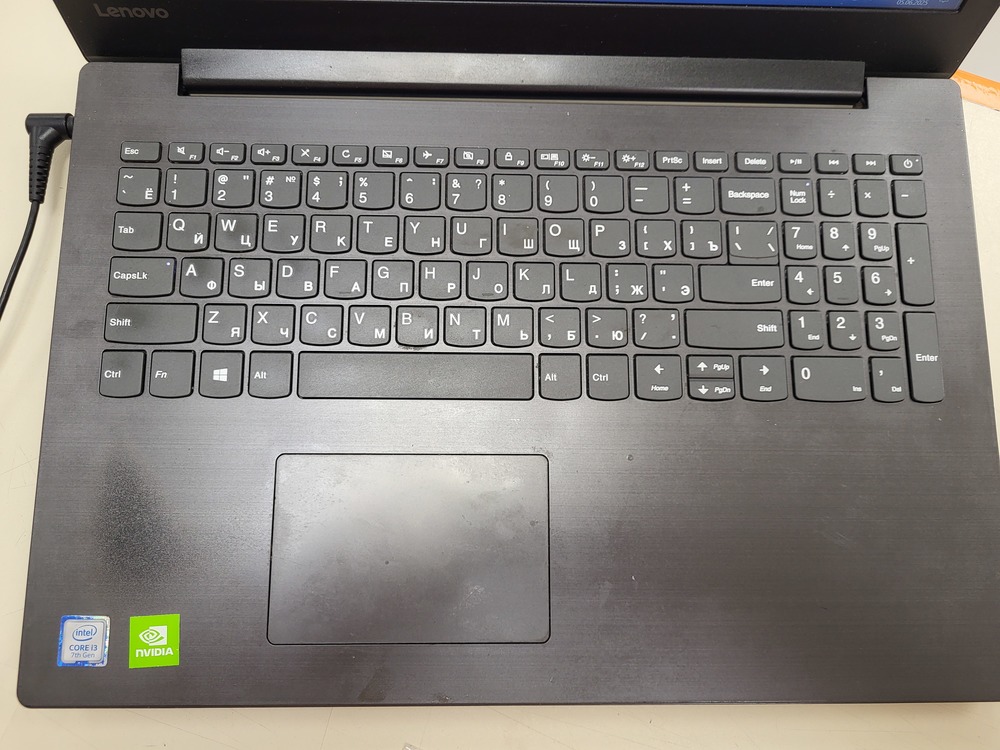 Ноутбук Lenovo; Core i3-7020U, GeForce MX110, 12 Гб, 240 Гб, Нет