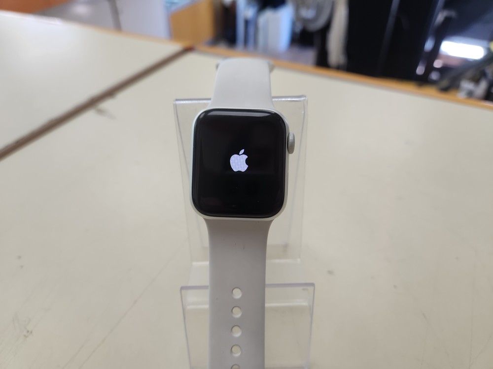 Смарт-часы Apple Watch SE 2022 44mm
