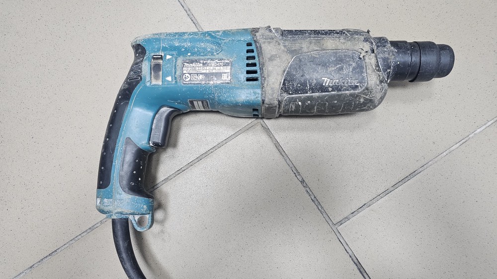 Перфоратор Makita HR2470
