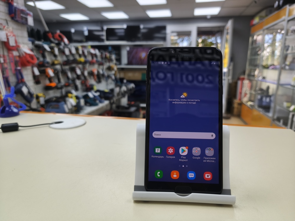Смартфон Samsung Galaxy J4 2018 3/32