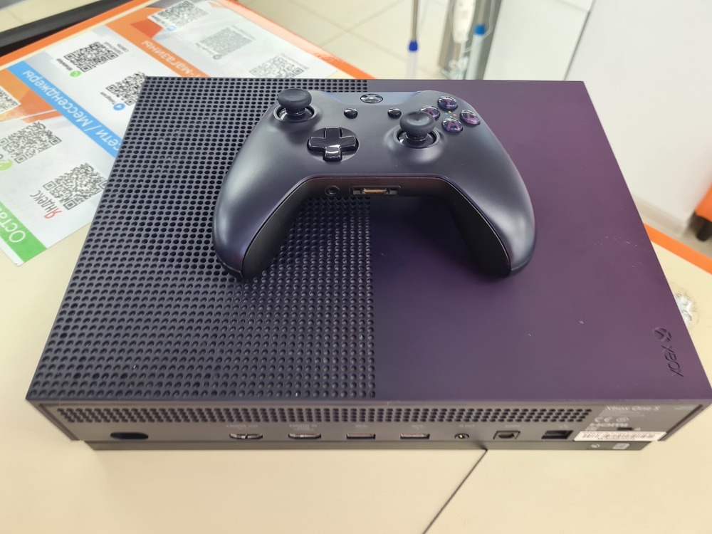 Игровая приставка Xbox One X 1Tb