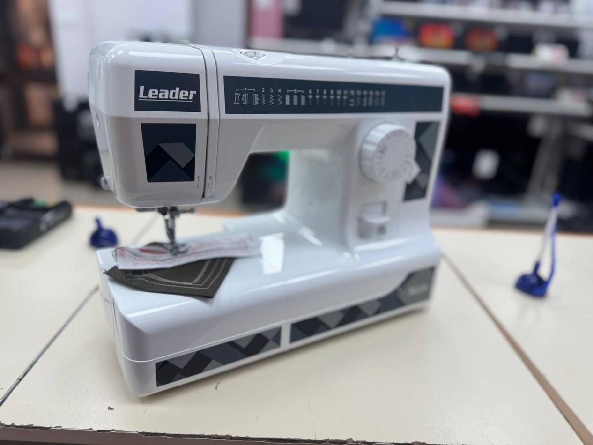 Швейная машина Leader Noir