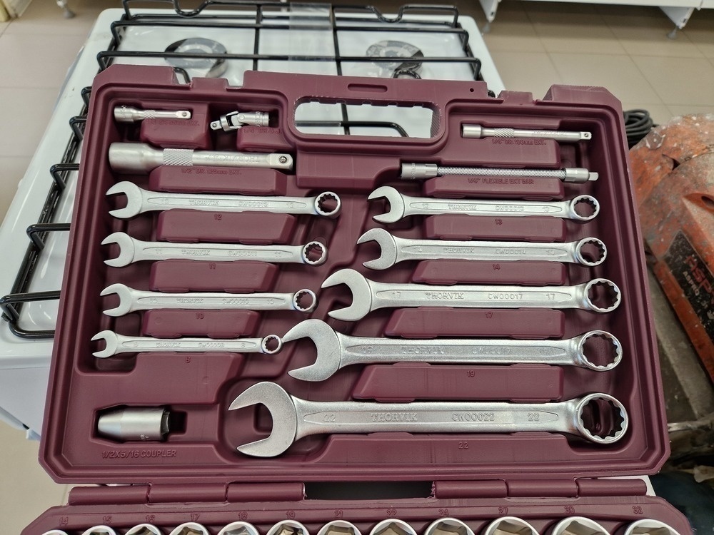 Набор инструментов Thorvik UTS0082