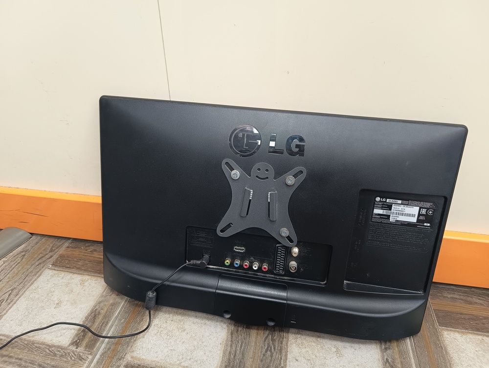 LED Телевизор LG 22LB450U