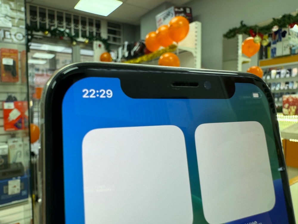 Смартфон Apple iPhone X 64Gb