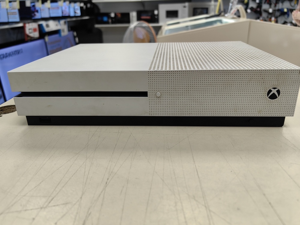 Игровая приставка Xbox One S 500Gb Игровая приставка Xbox One S 500Gb