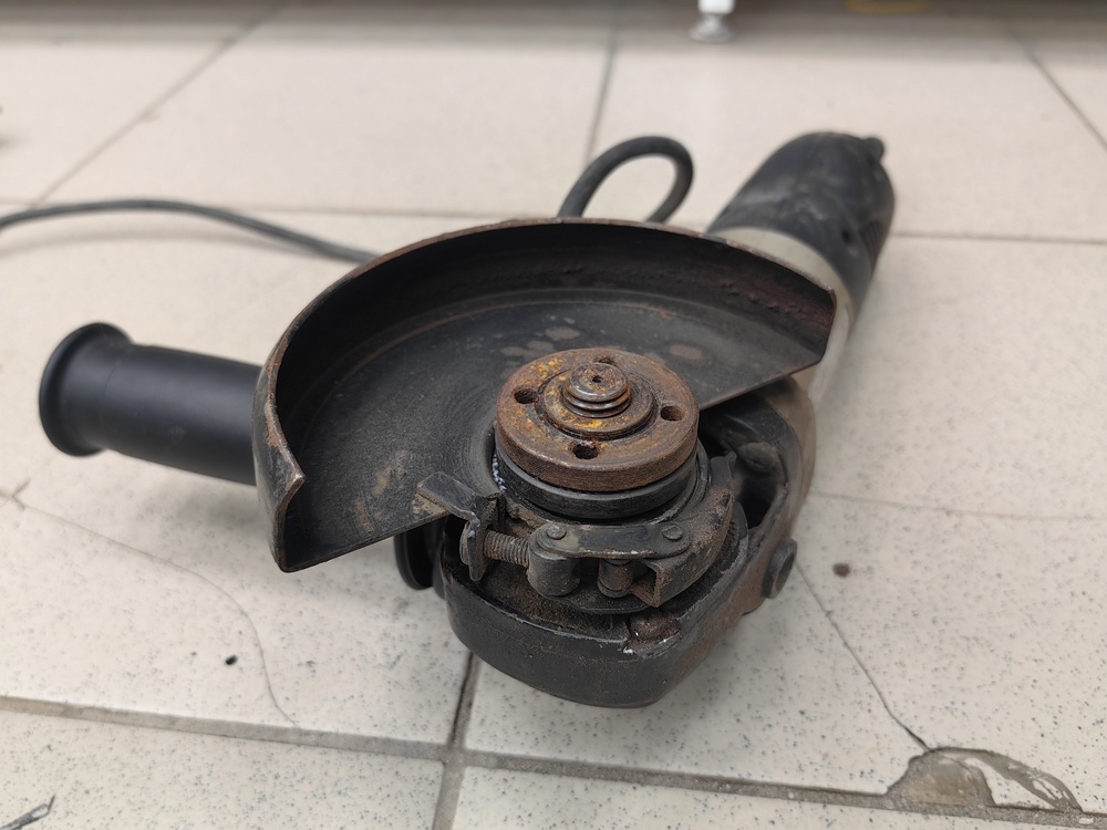 Угловая шлифмашина Интерскол 125/1100Э