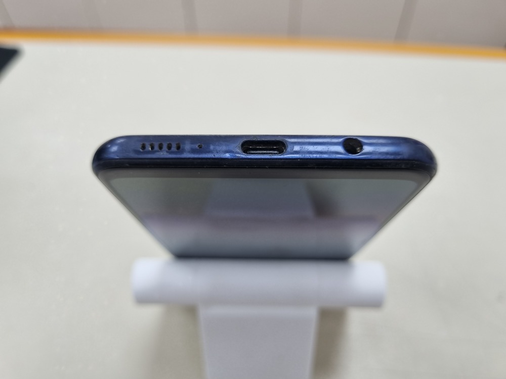 Смартфон Samsung Galaxy A20 3/32