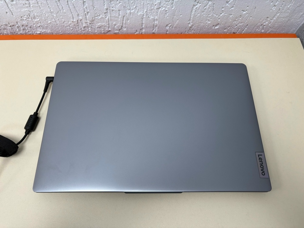 Ноутбук Lenovo; Core i3-1305U, Нет, 8 Гб, 240 Гб, Нет