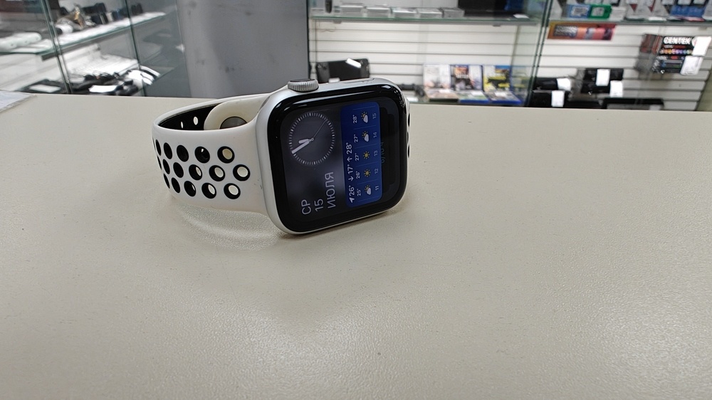 Смарт-часы Apple Watch Series 4 44 мм